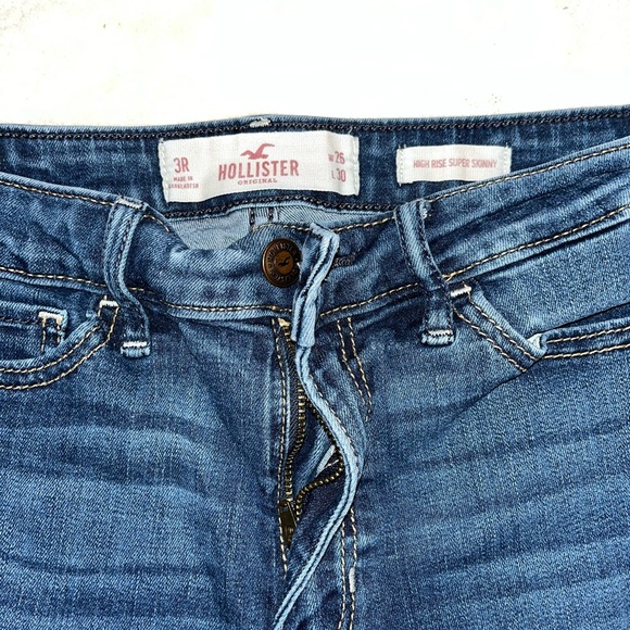 Hollister high rise super skinny jeans, barely worn - Picture 4 of 5